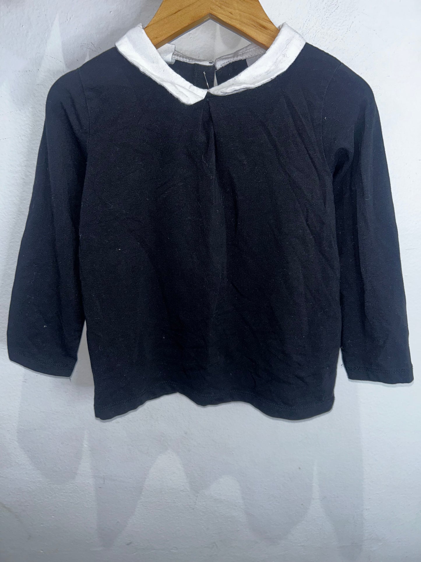 Black collared longsleeve 2-3y