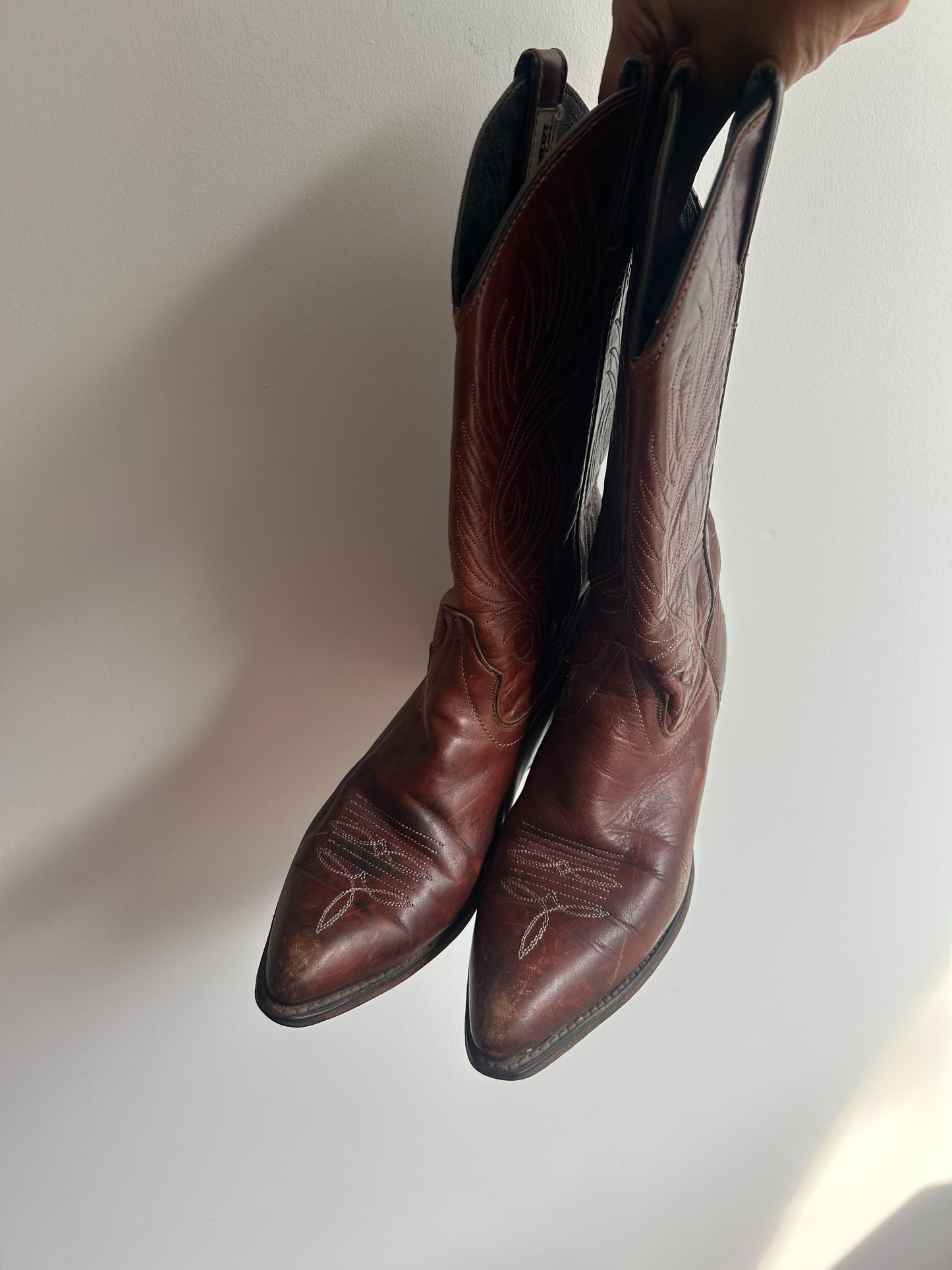 Brown cowboy boots 7.5M