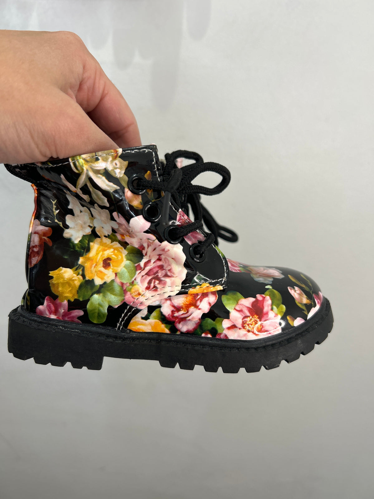 C7-8 floral combat boots