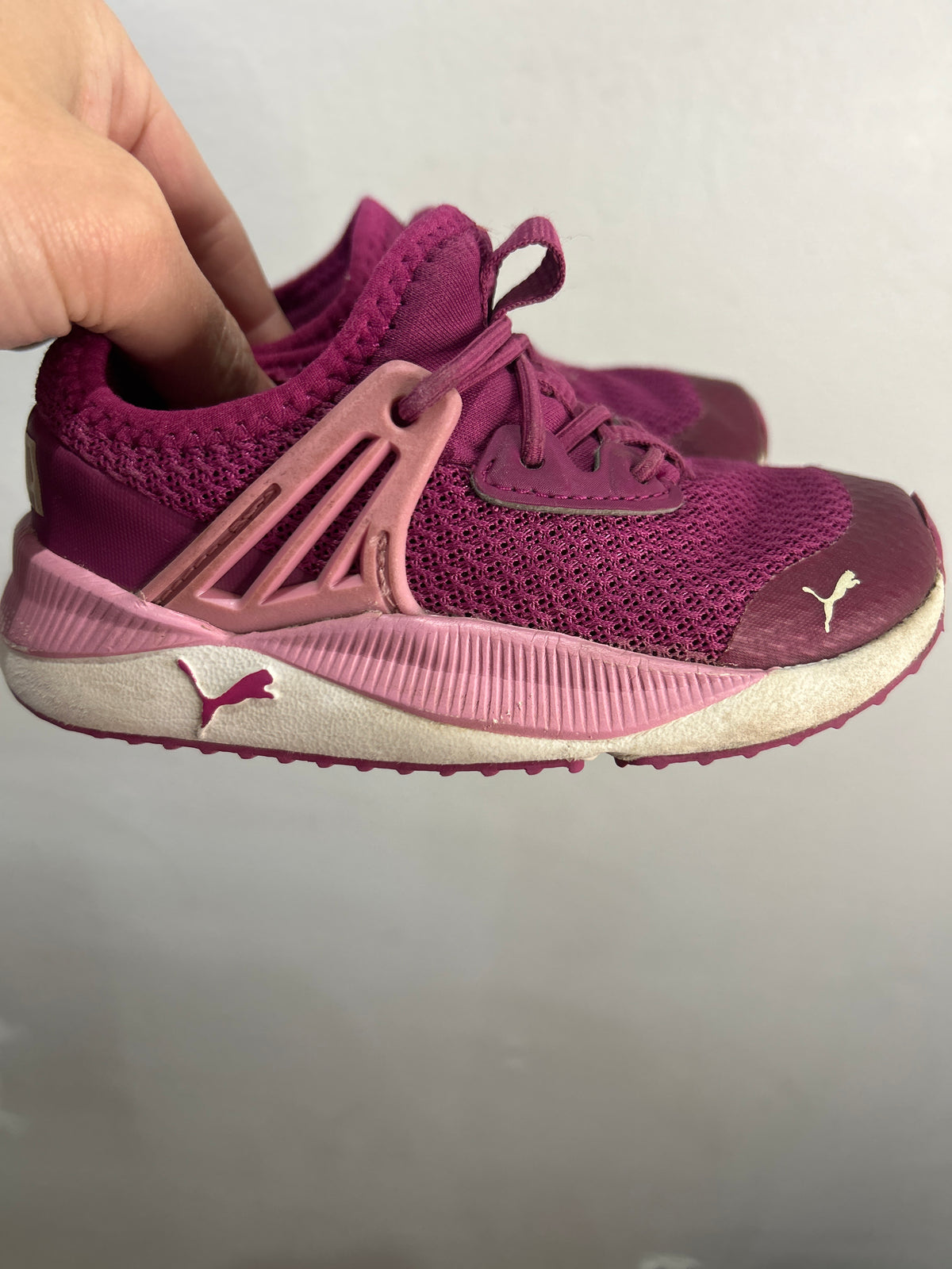 C8 hot pink wide Pumas