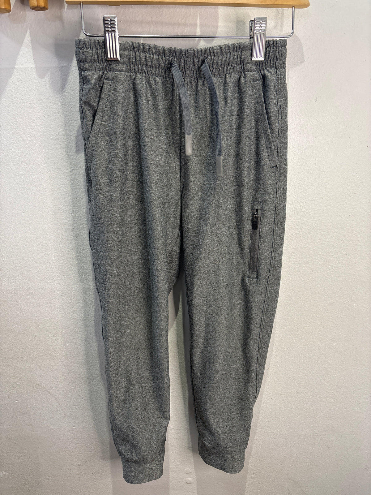 Grey go dry joggers 6-7y