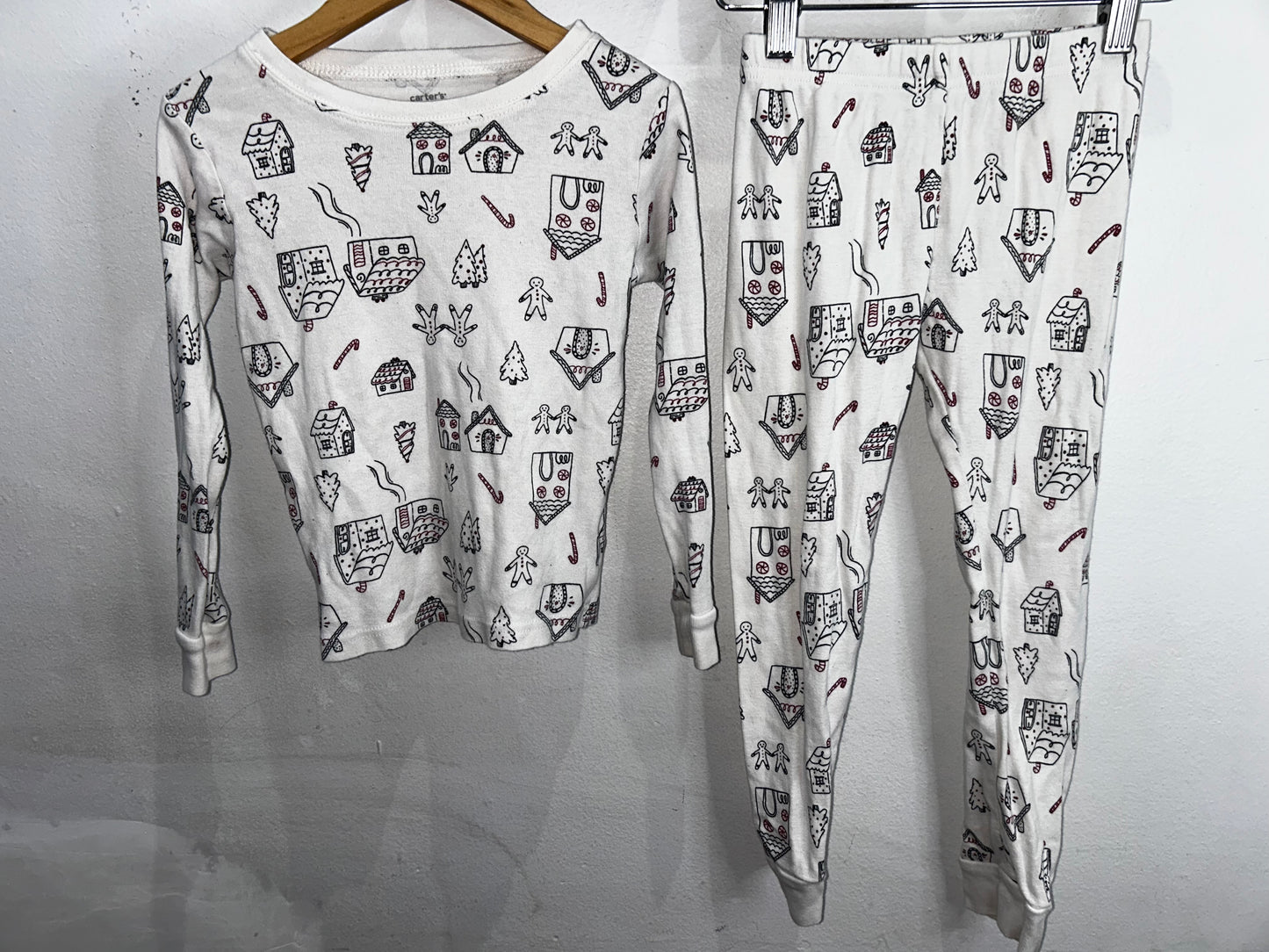 White gingerbread pyjamas 5y