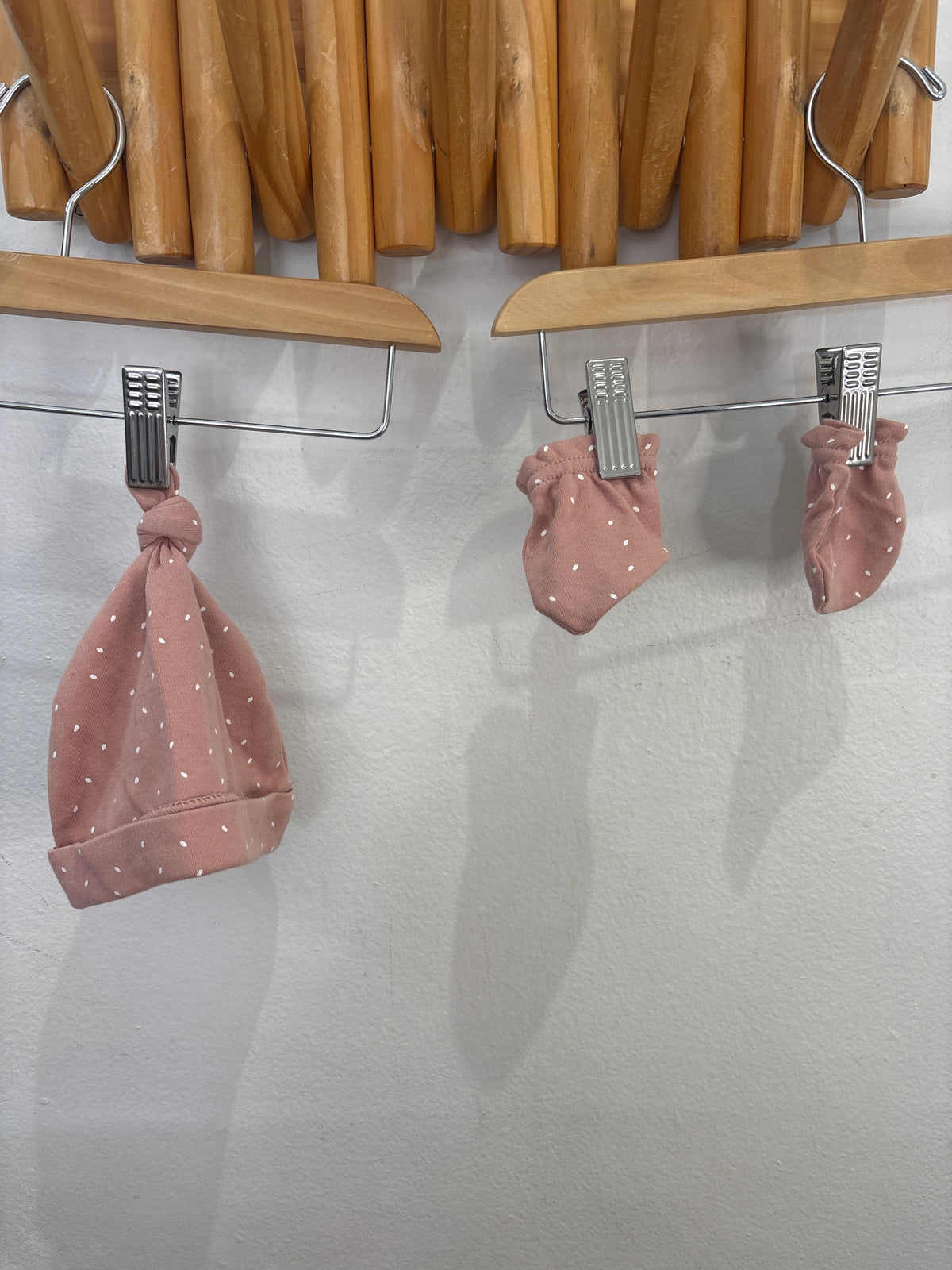 Three-pack hat and mitt set 0-3m