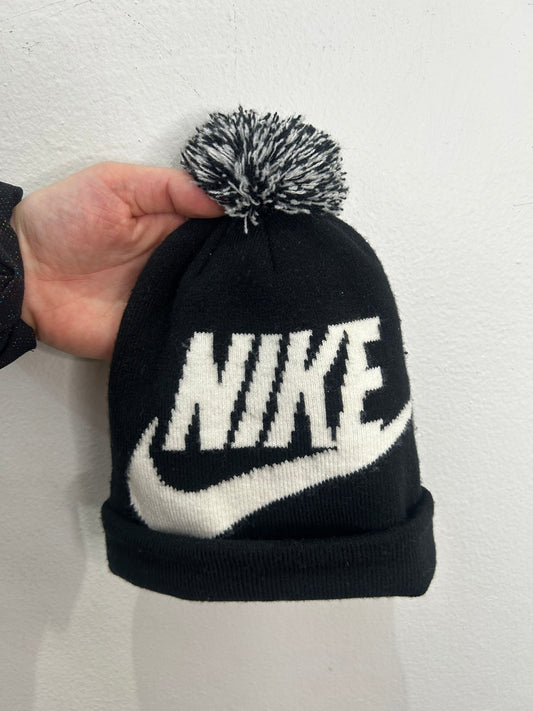 Black Nike hat 3-6y