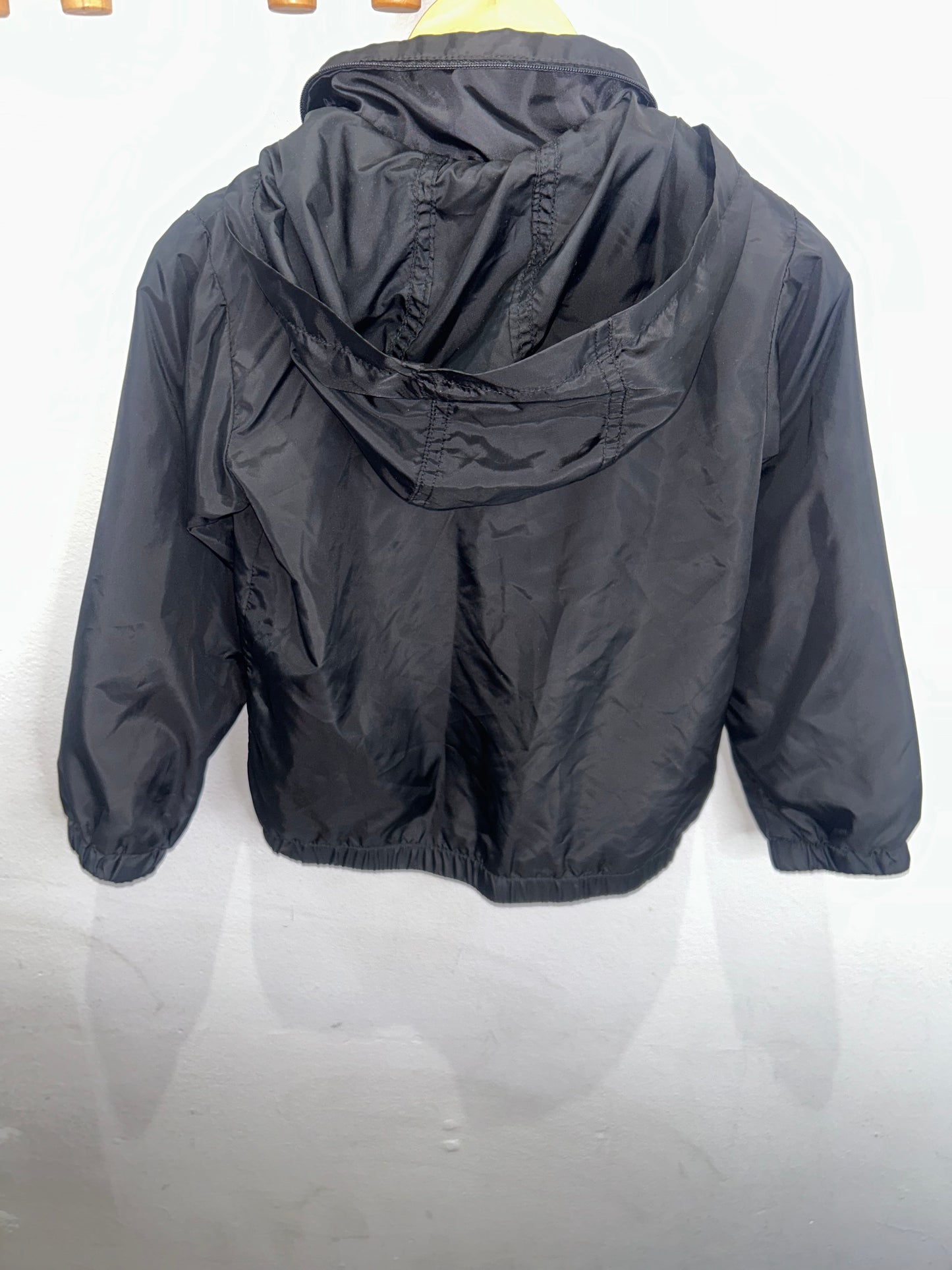 Black lined rainjacket 4y