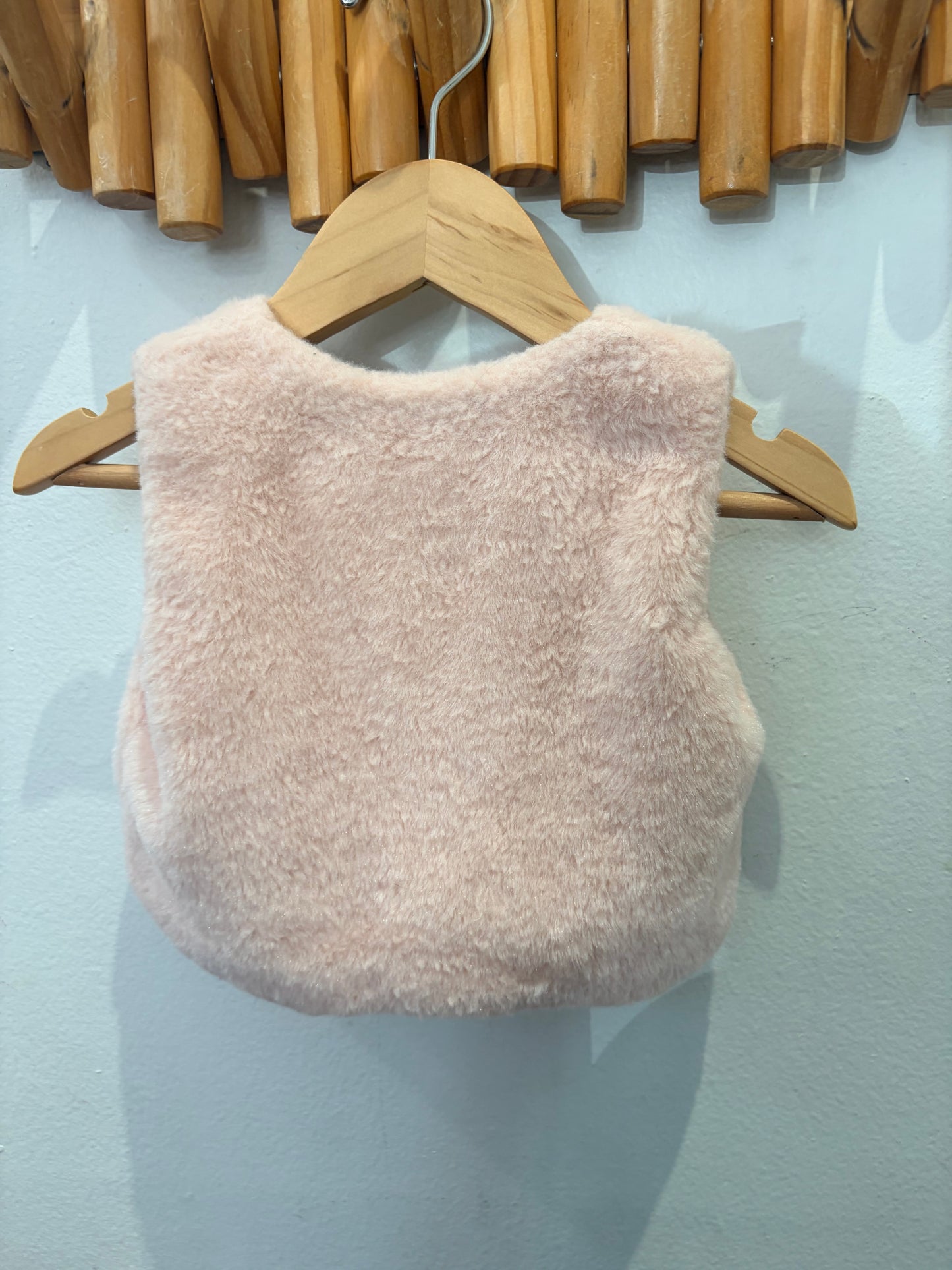 Furry pink vest 6-9m