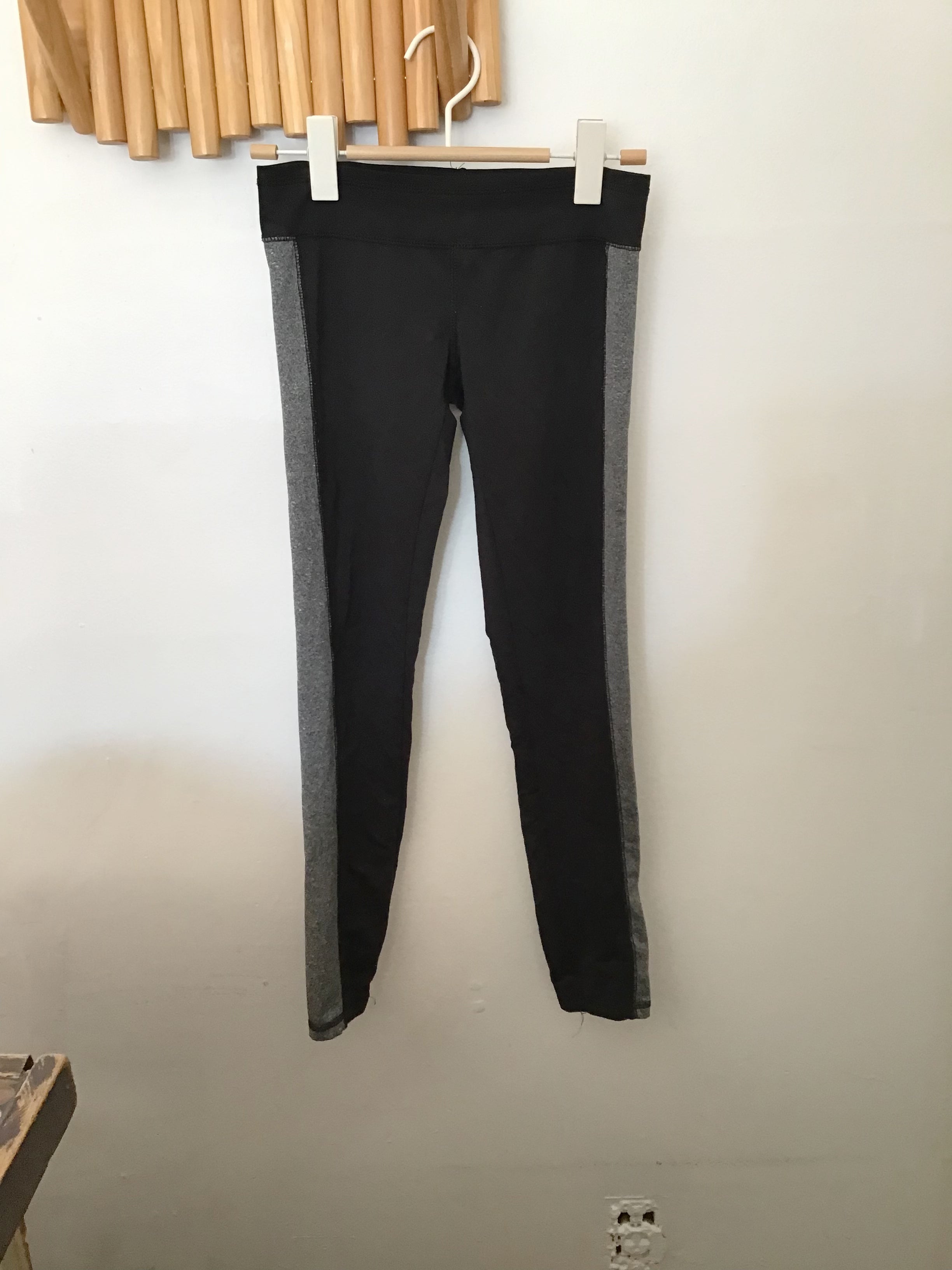 Kmart Active & Co Leggings Size 10 3/4 Length Gym Pants Activewear Grey  Black