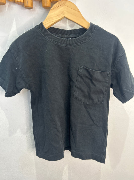 Black pocket tee 3y