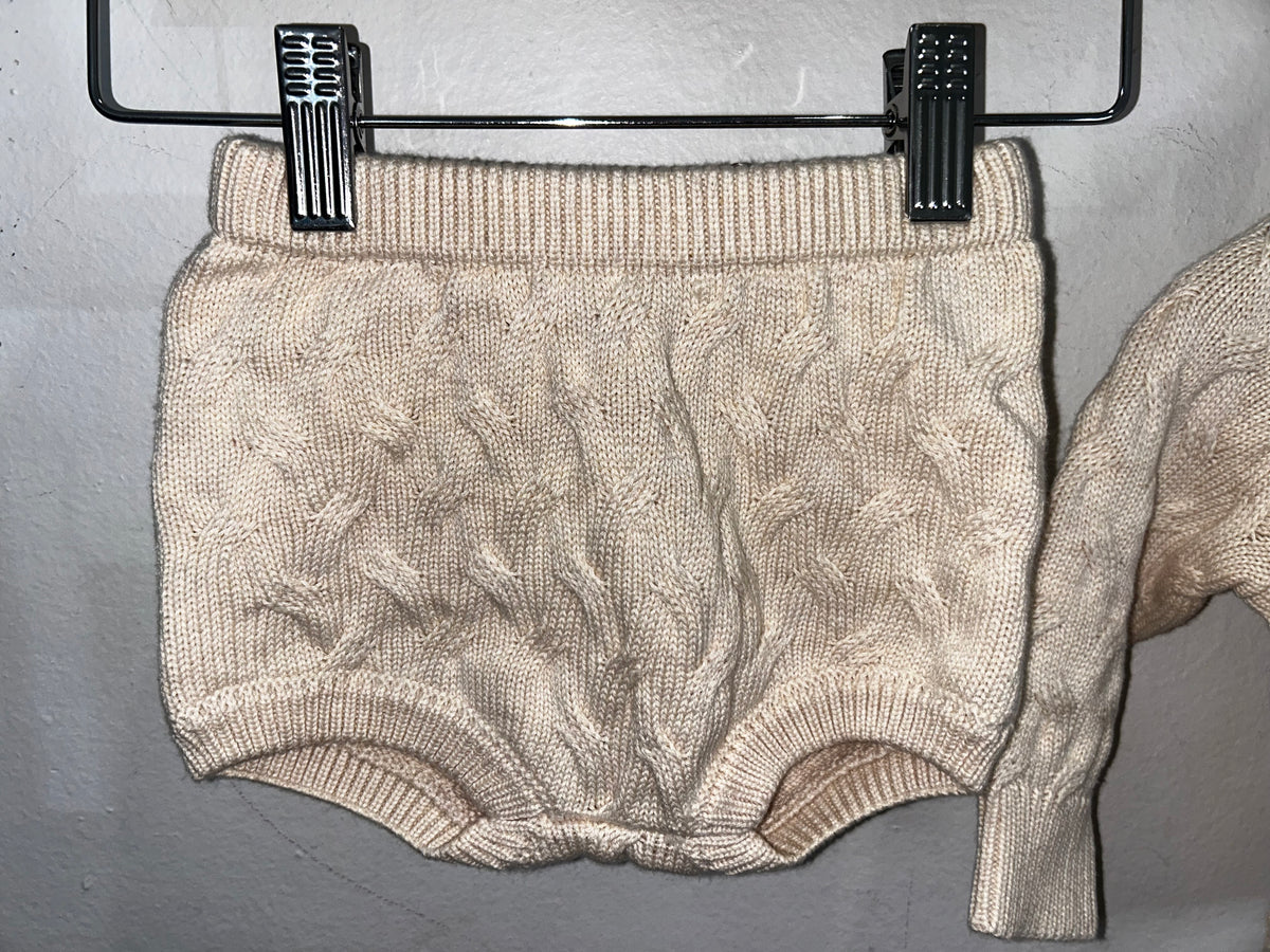 Cream cabl knit sweater set 3-6m