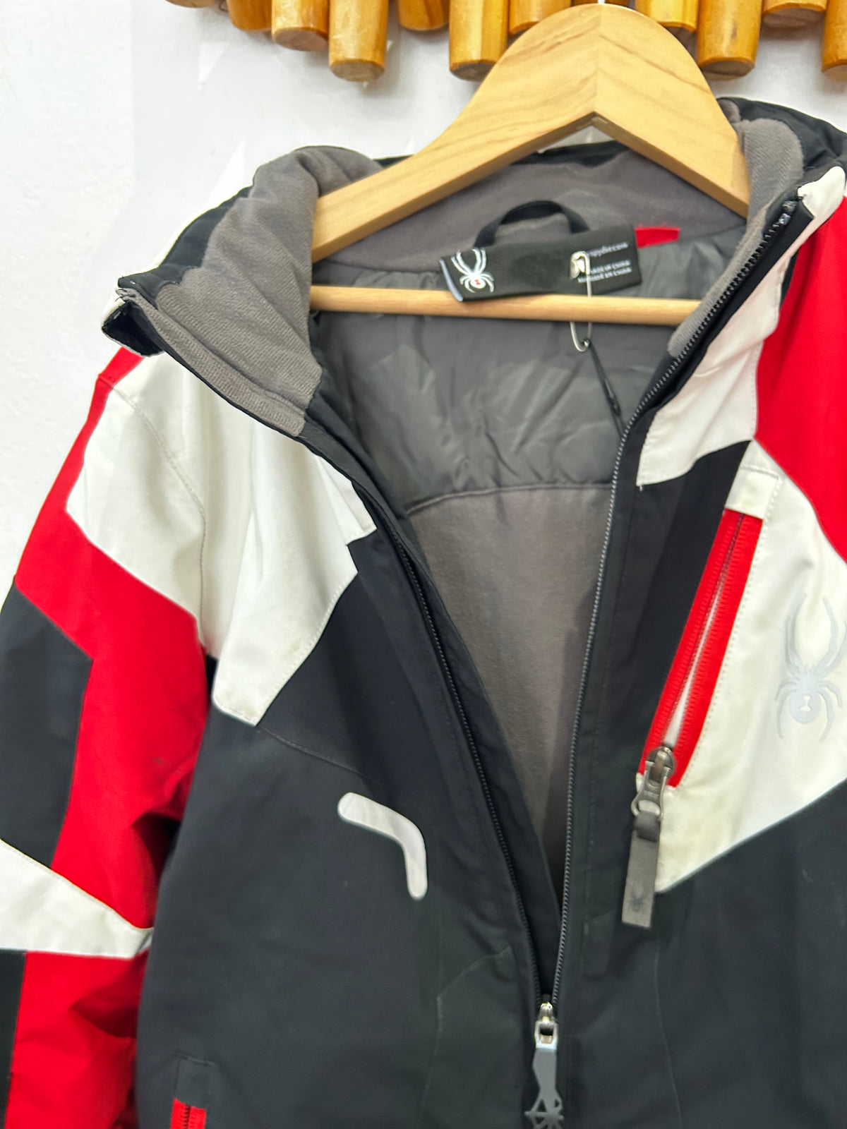 Red and black midweight puffer 9-10y