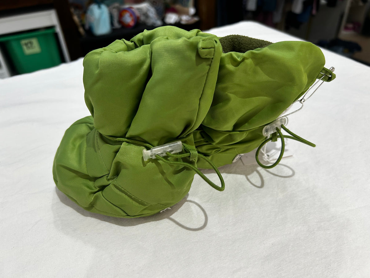 7AM Enfant green booties 0-6m