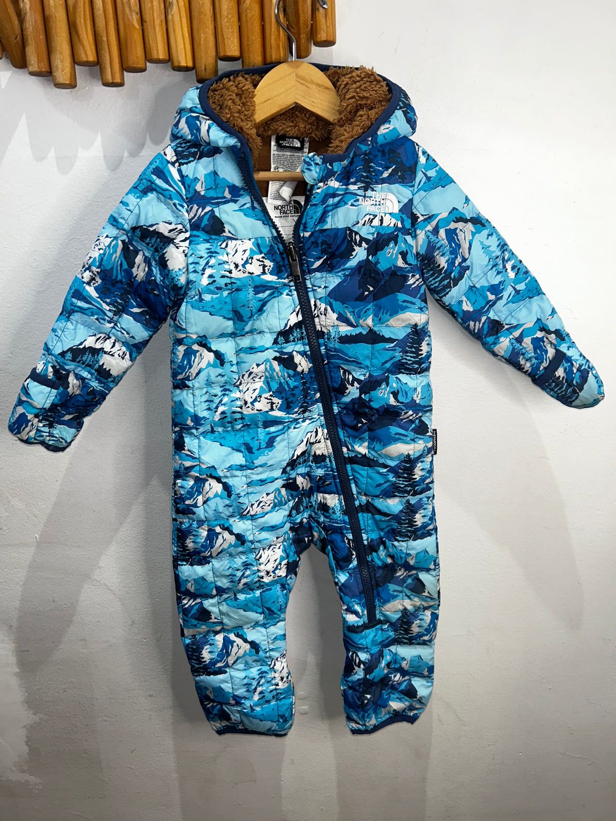 Blue mountain snowsuit 6-12m