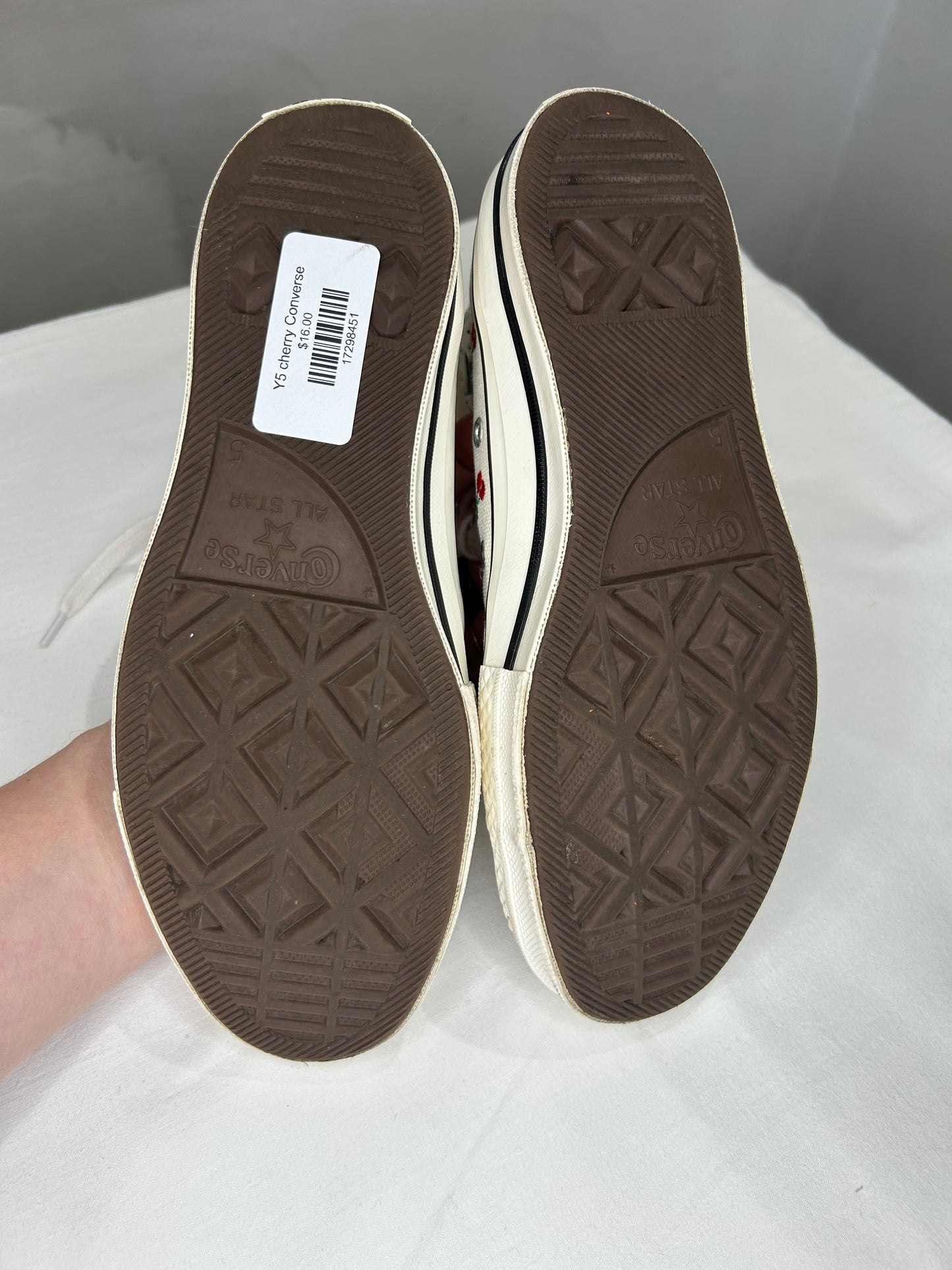 Y5 cherry Converse