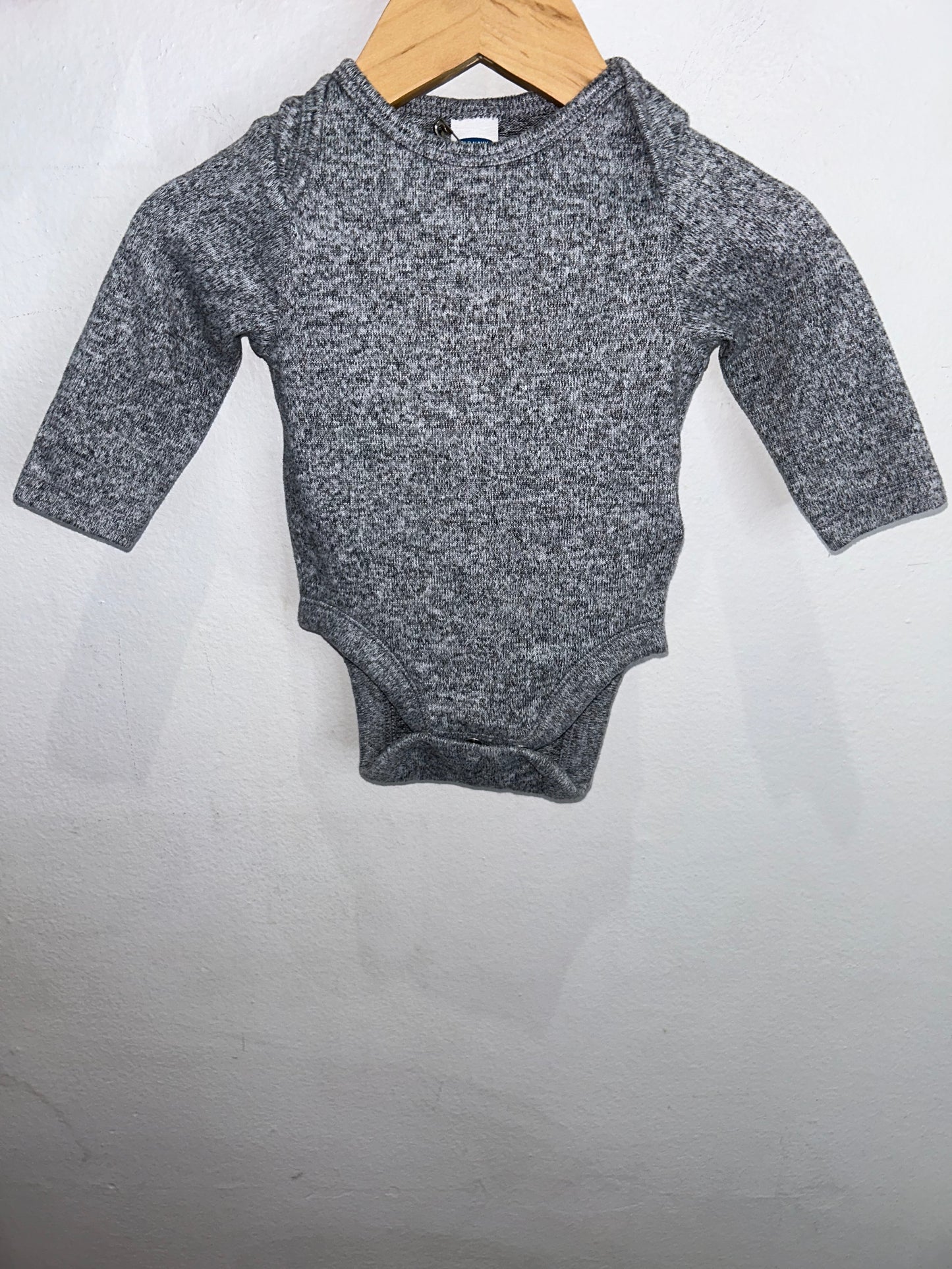 Grey knit onesie 0-3m B