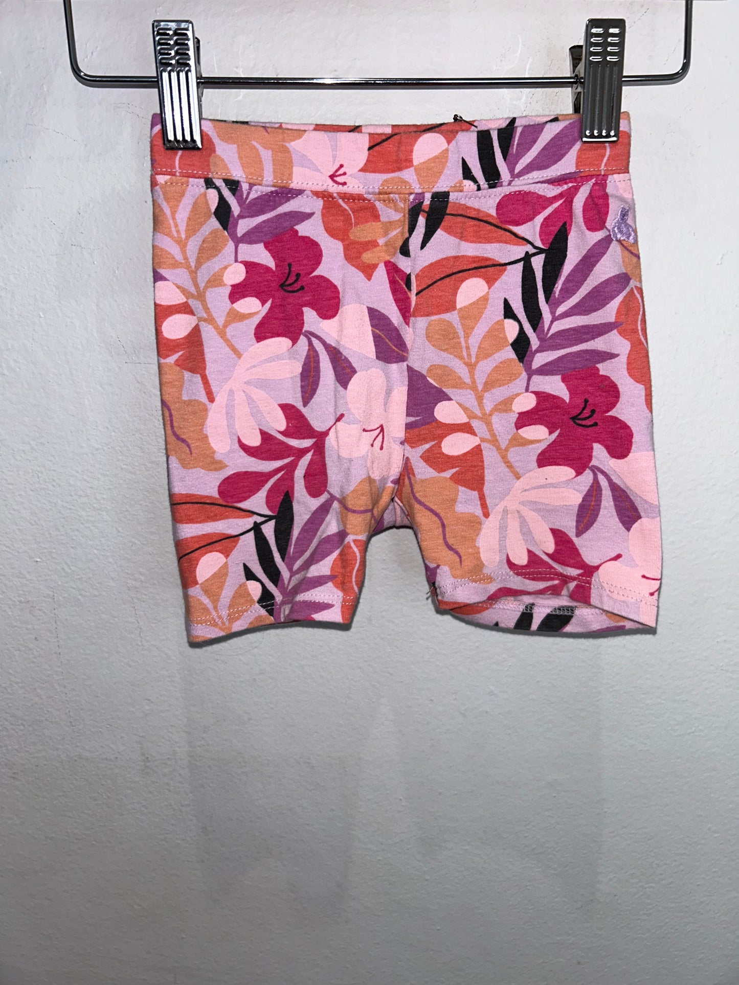 Fitted flower shorts 2y