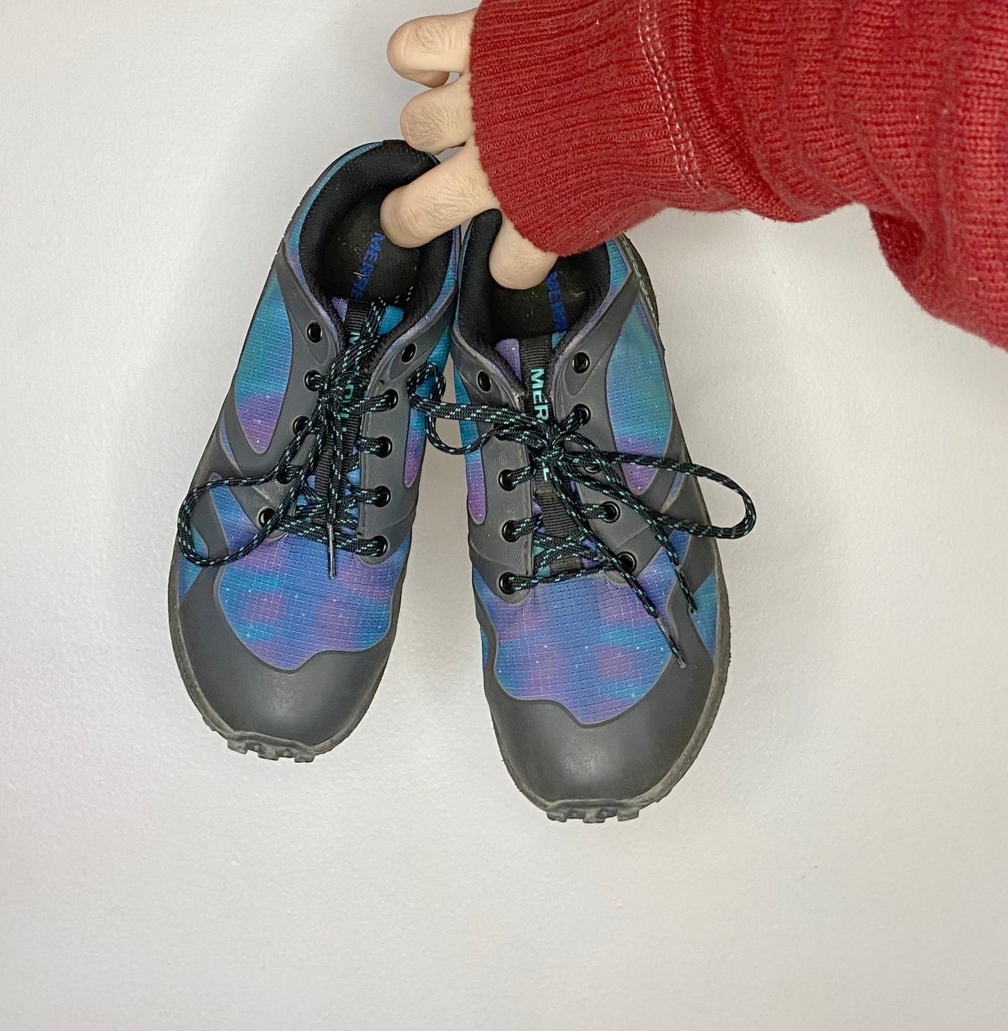 Y2.5 Space rock climbing or soccer shoes