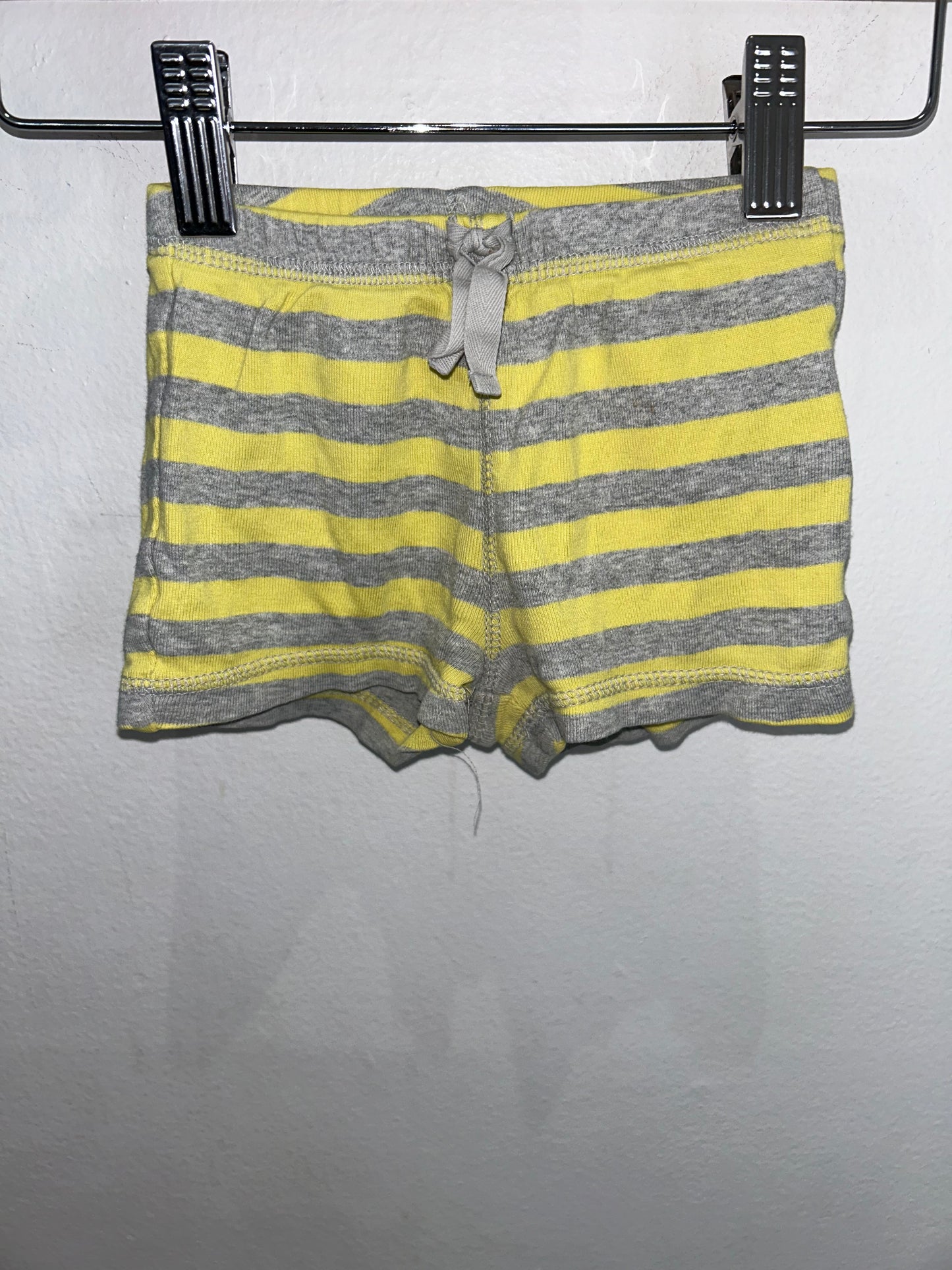 Yellow stripe shorts 3-6m