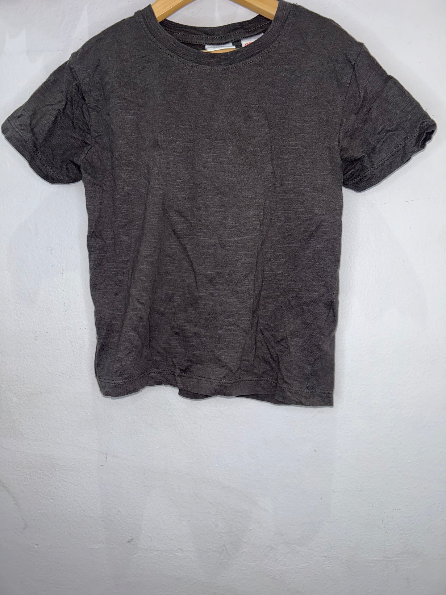 Dark grey tee 4-5y