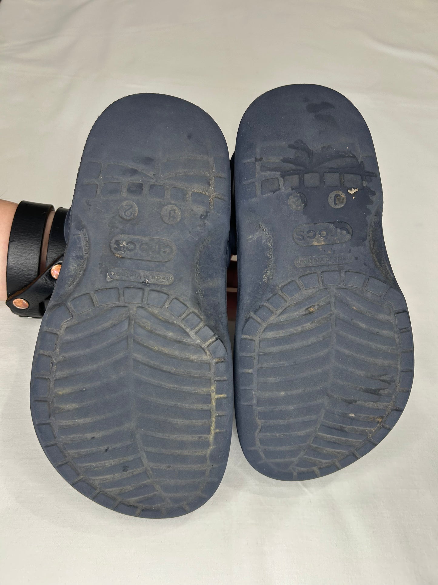 Y2 navy Crocs