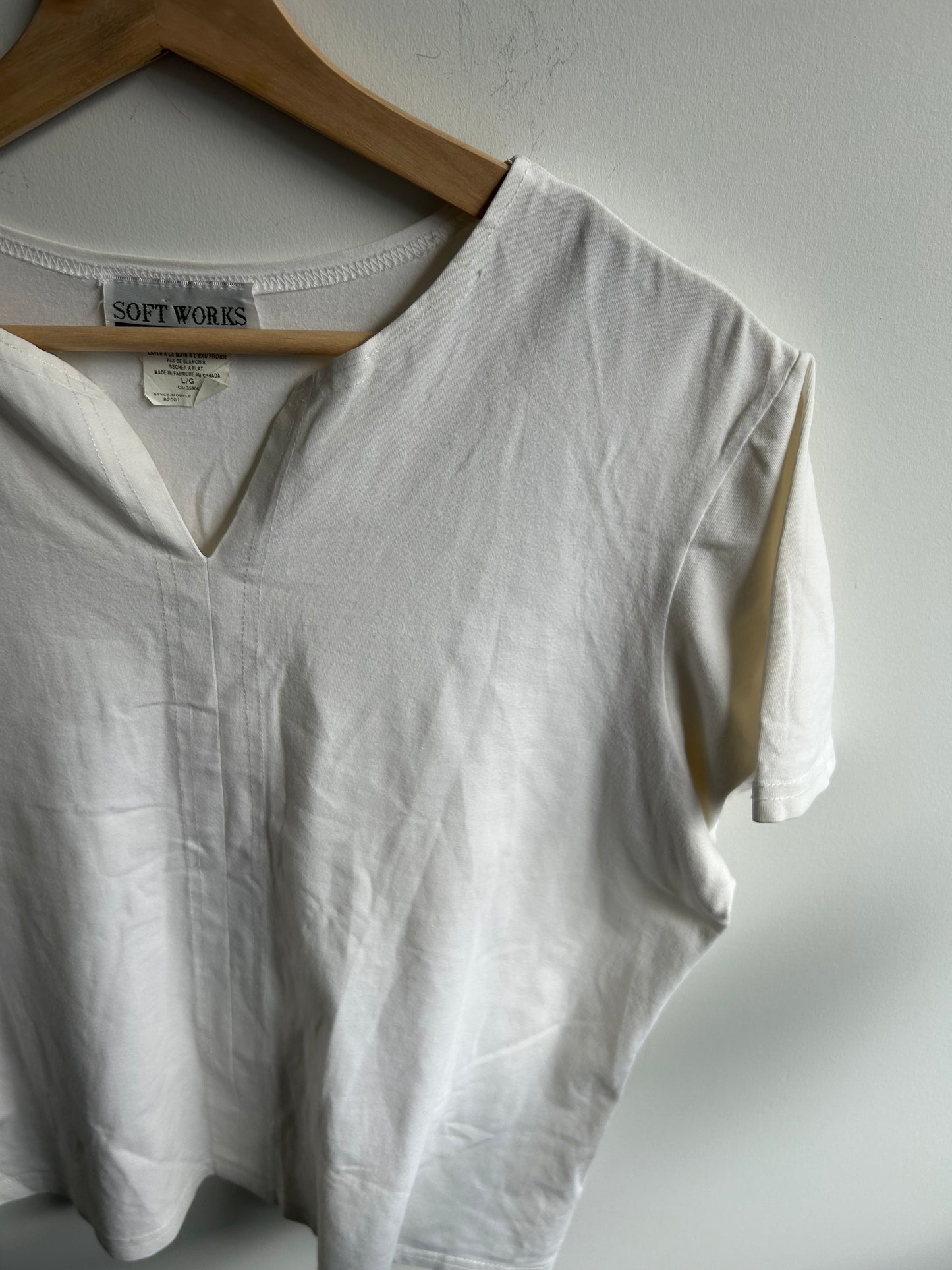 Vintage white keyhole tee L