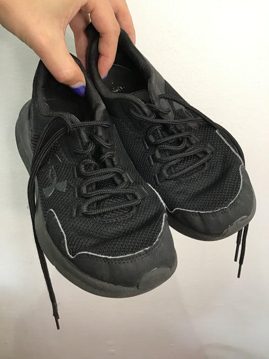 Y4 black UnderArmour runners
