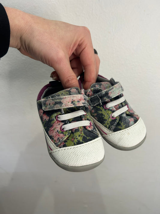 C6 denim floral Stride Rites