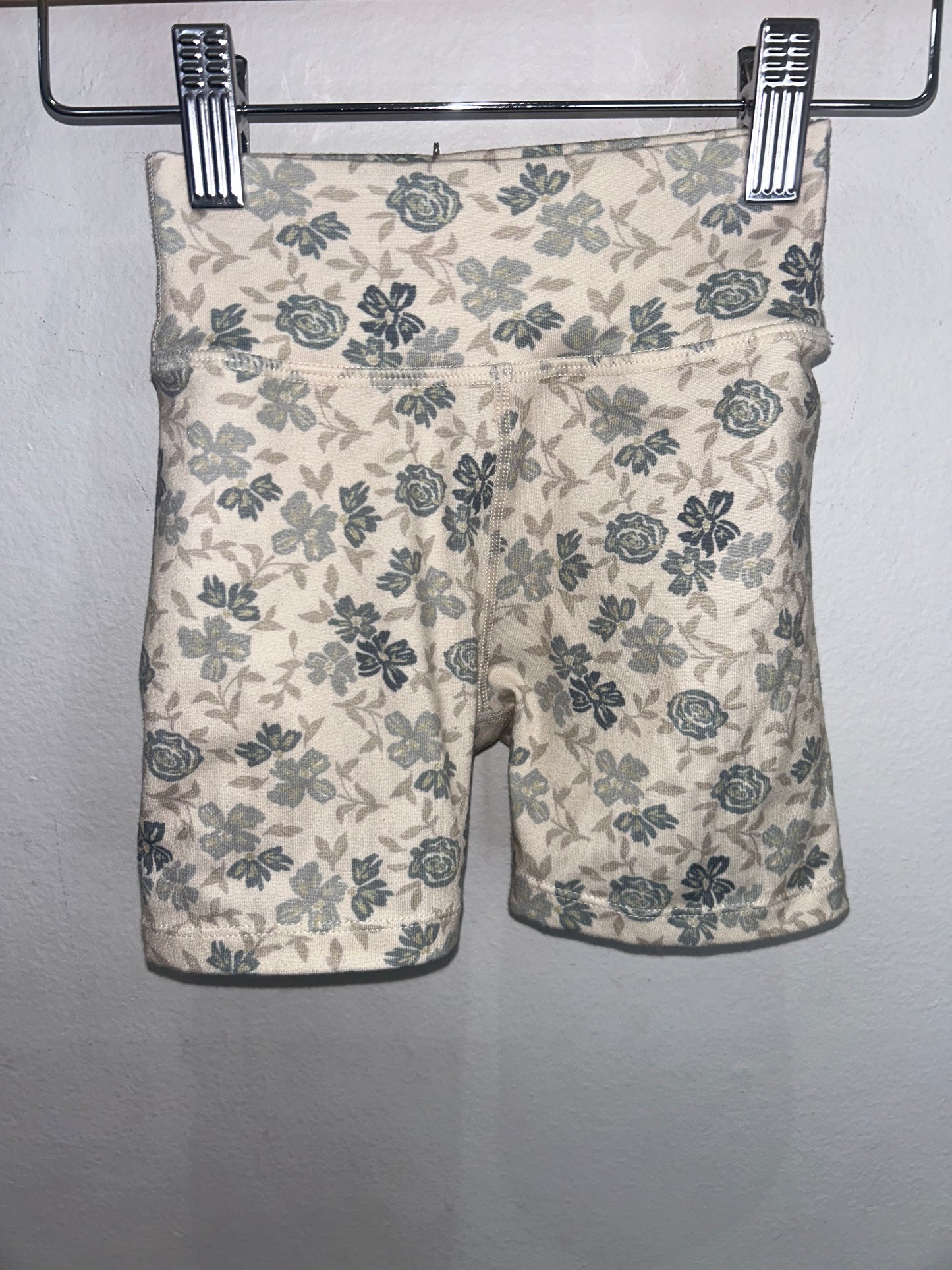 Cream roses activewear bike shorts 3-4y