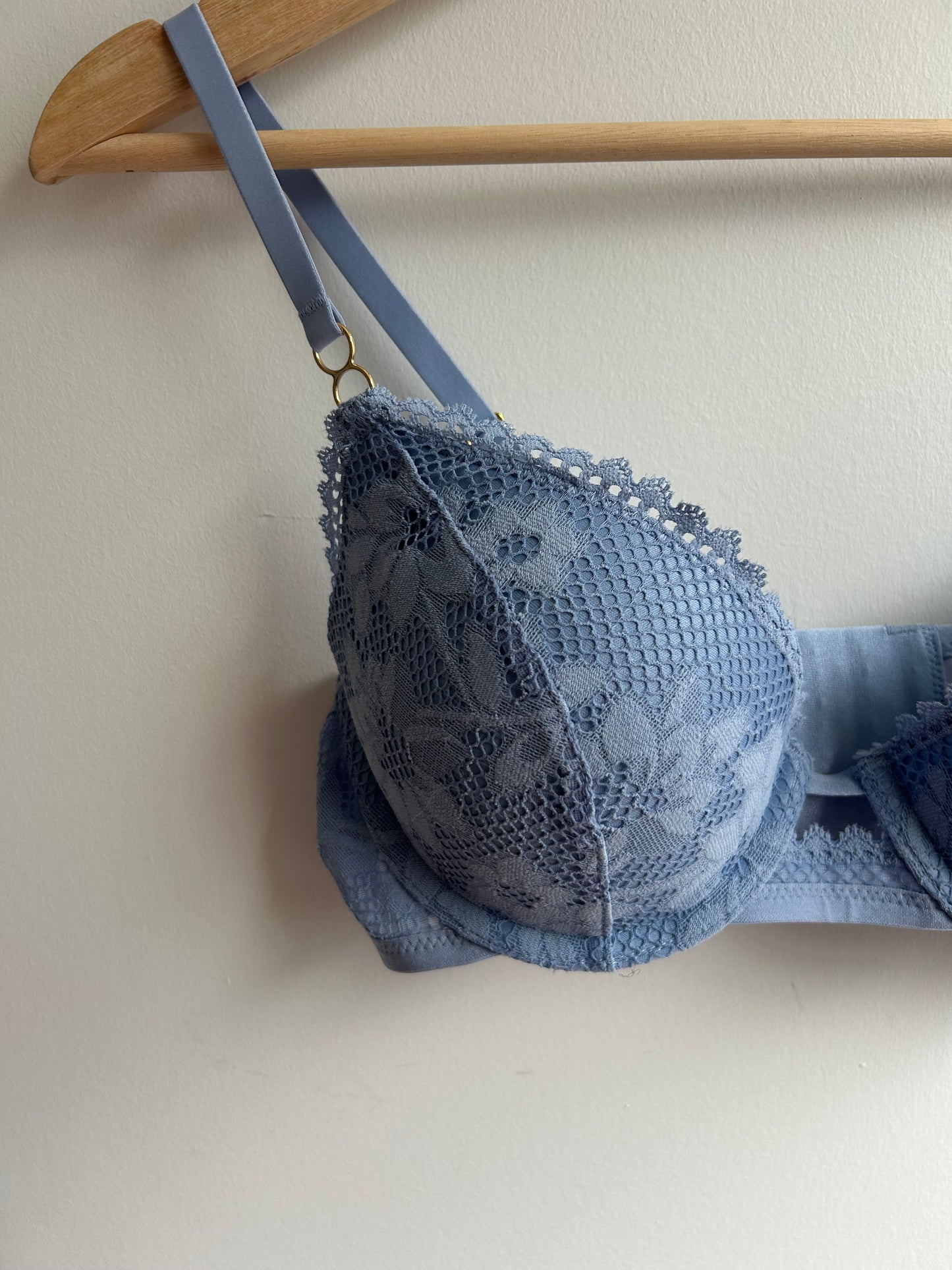 Light blue plunge lace bra 34B NEW