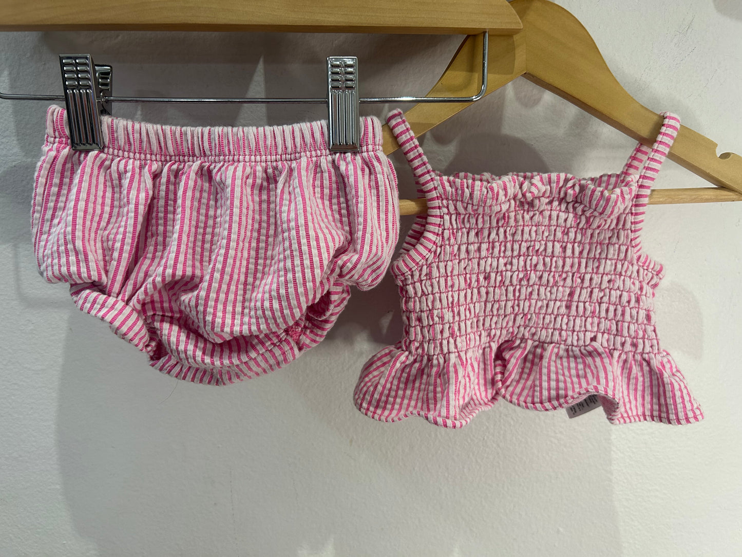 Pink smocked shorts set 3-6m