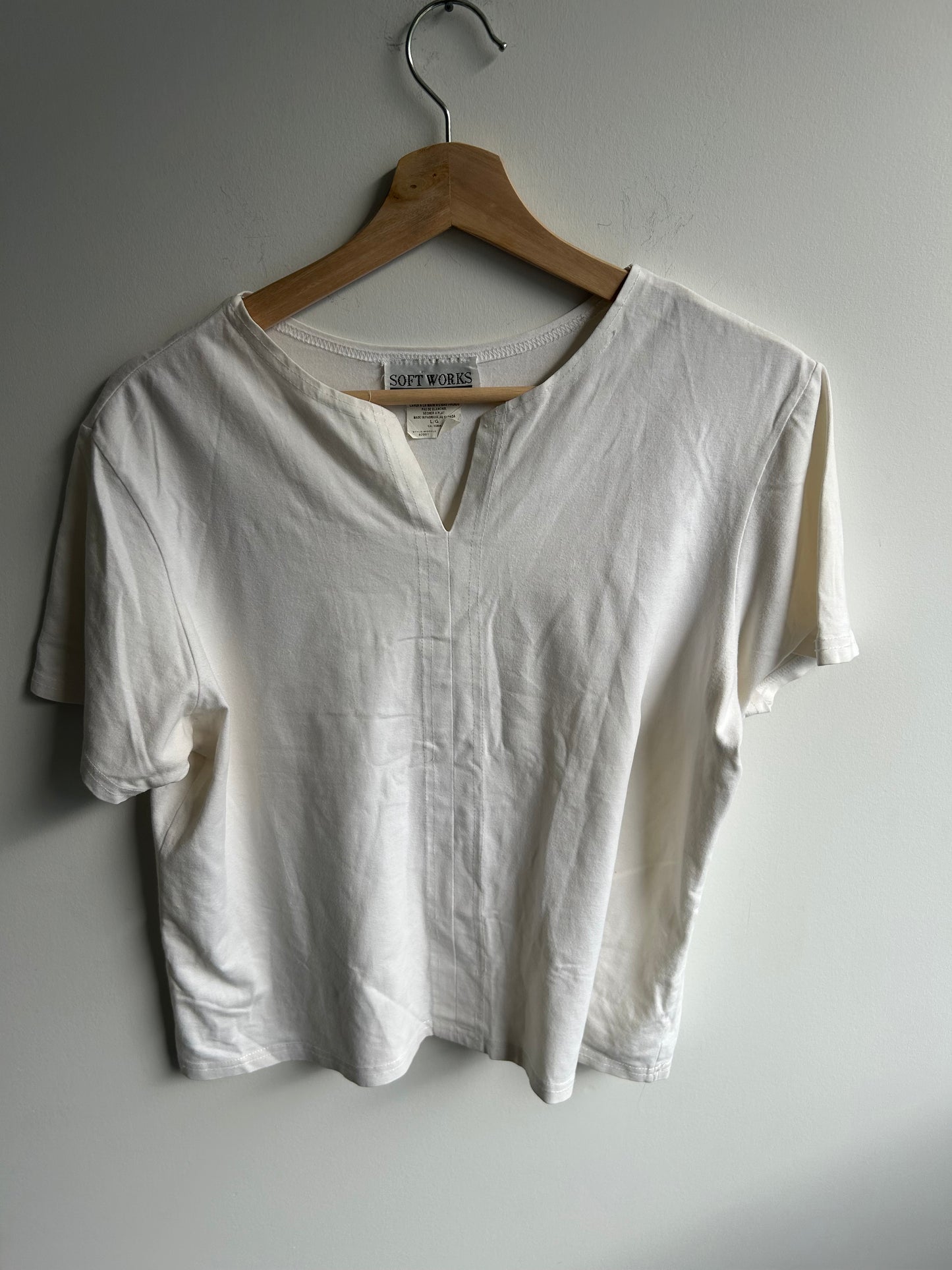 Vintage white keyhole tee L