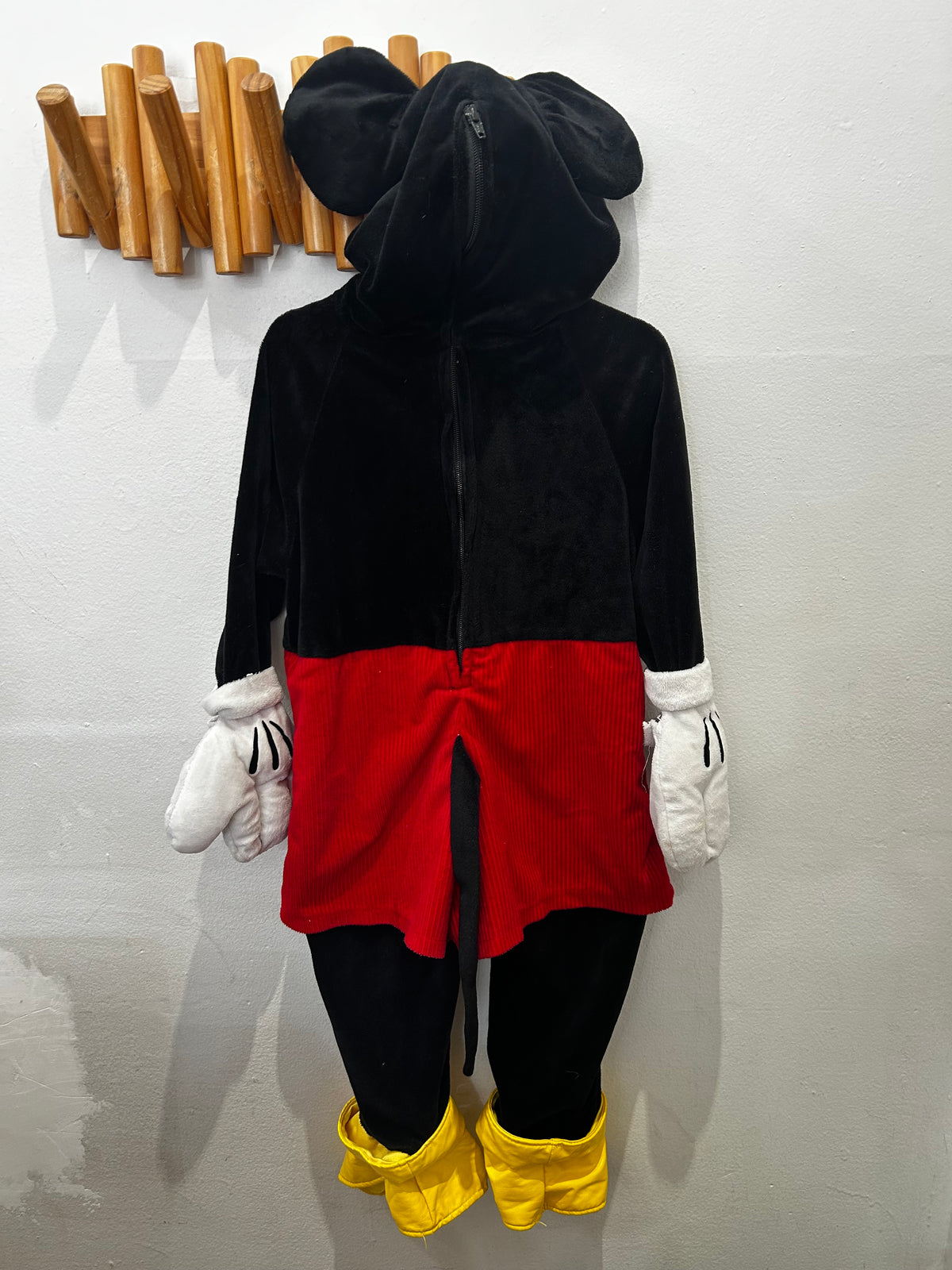 Mickey mouse costume 6-8y