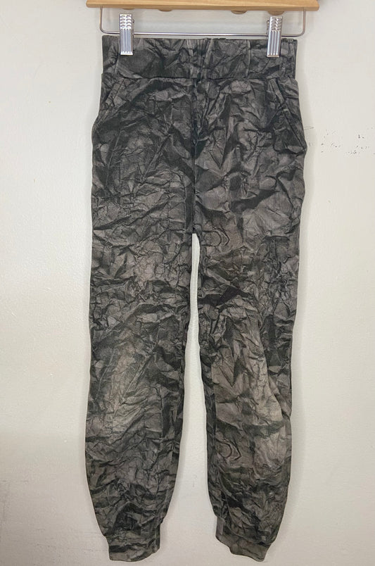 Romey heart lulu camo joggers 8y