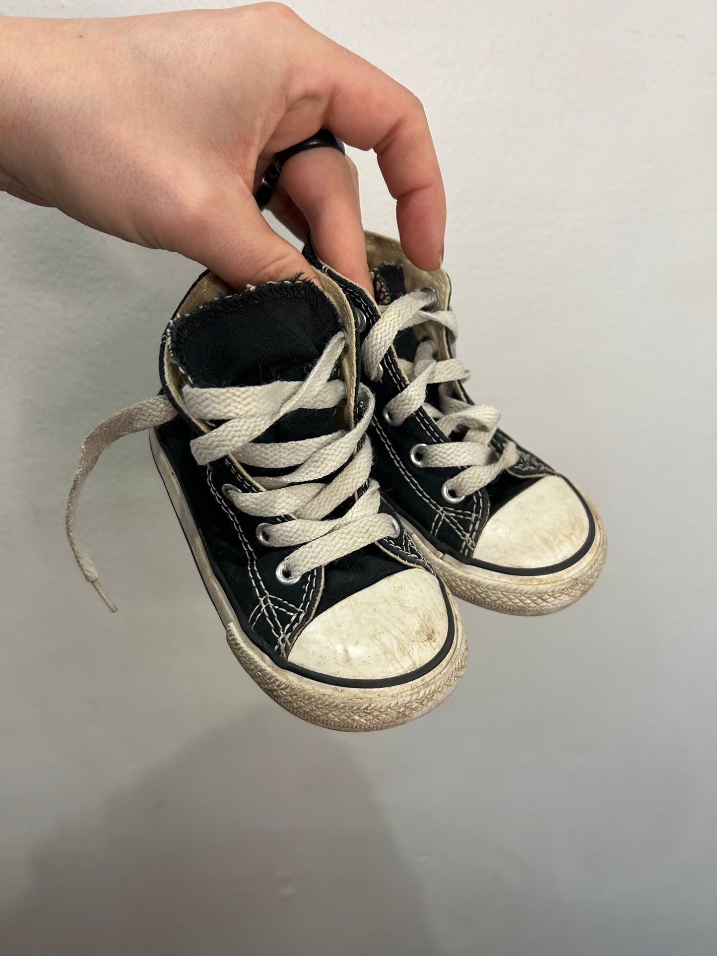 C7 black Converse