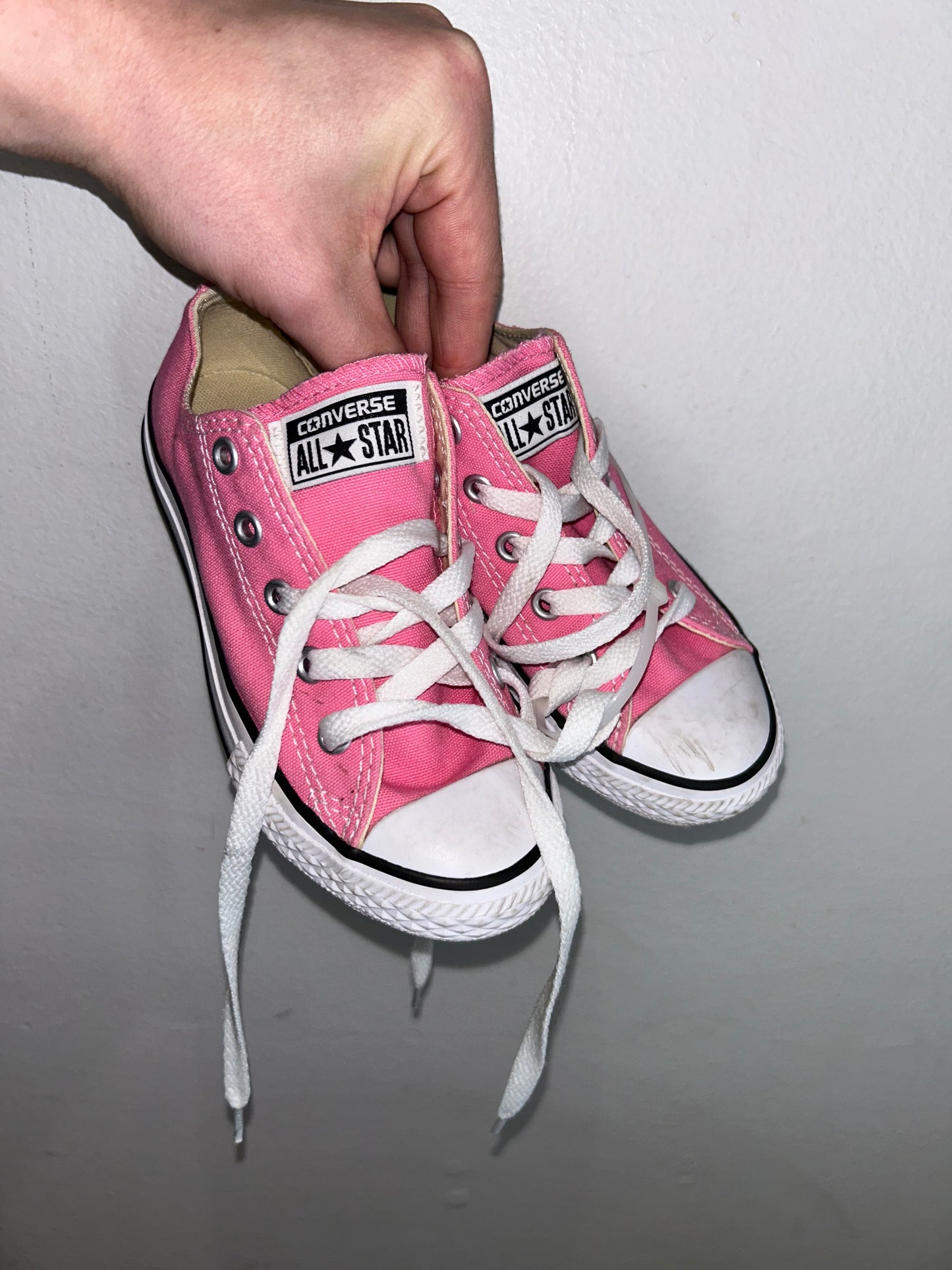 C13 pink Converse