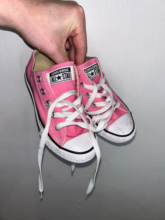 C13 pink Converse