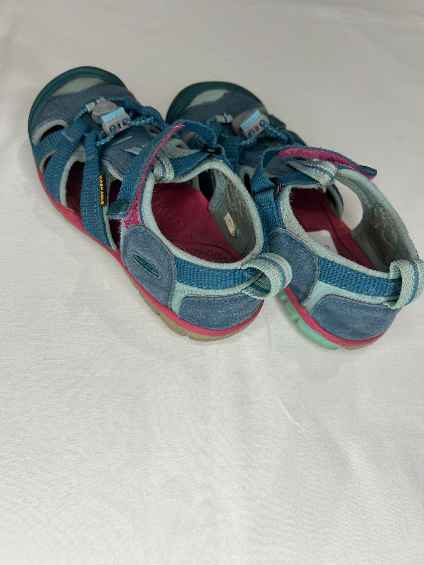 C12 light blue Keens