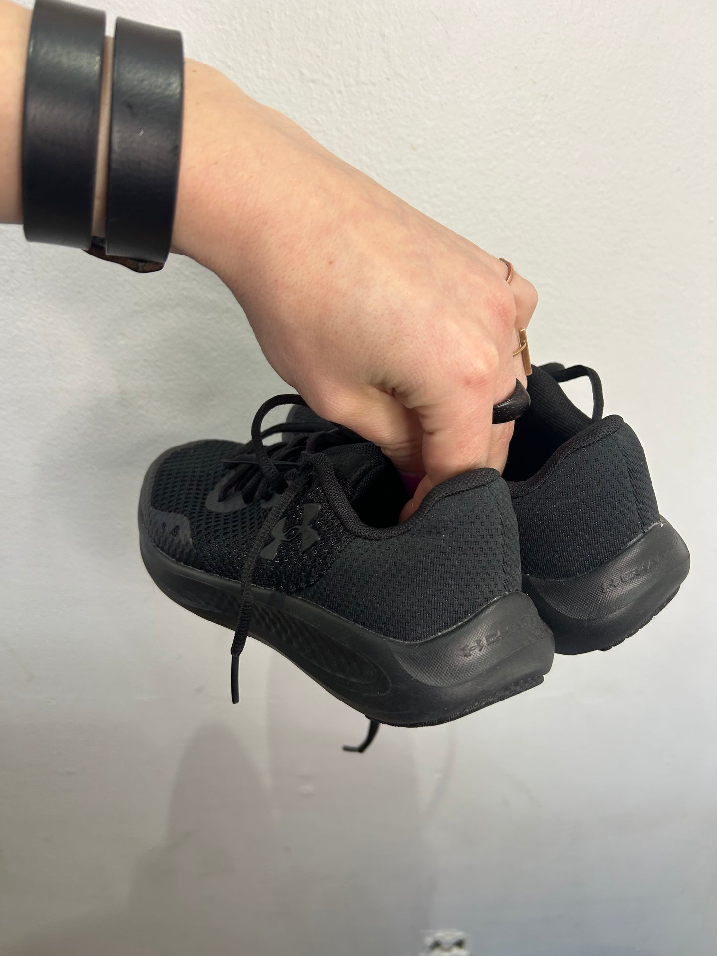 Y3.5 black Underarmour runners