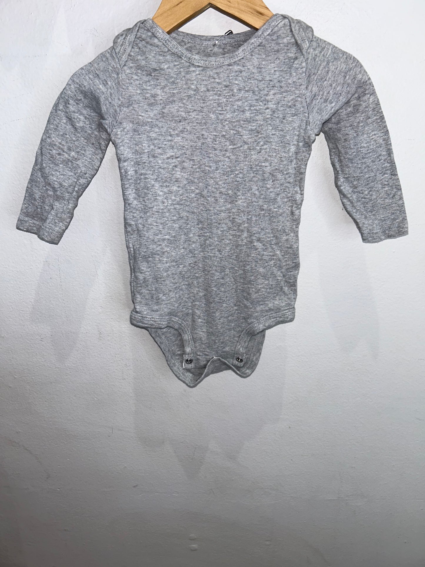 Basic grey onesie 6-9m