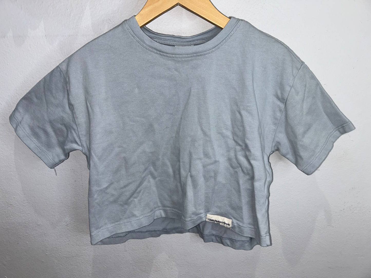Light blue short sleeve pullover 6-7y