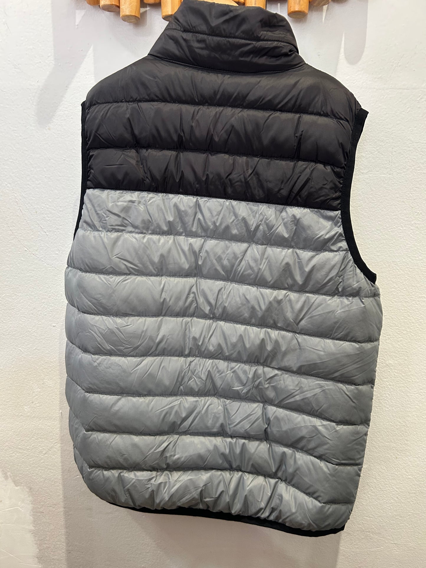 Grey and black puffer vest 10-12y