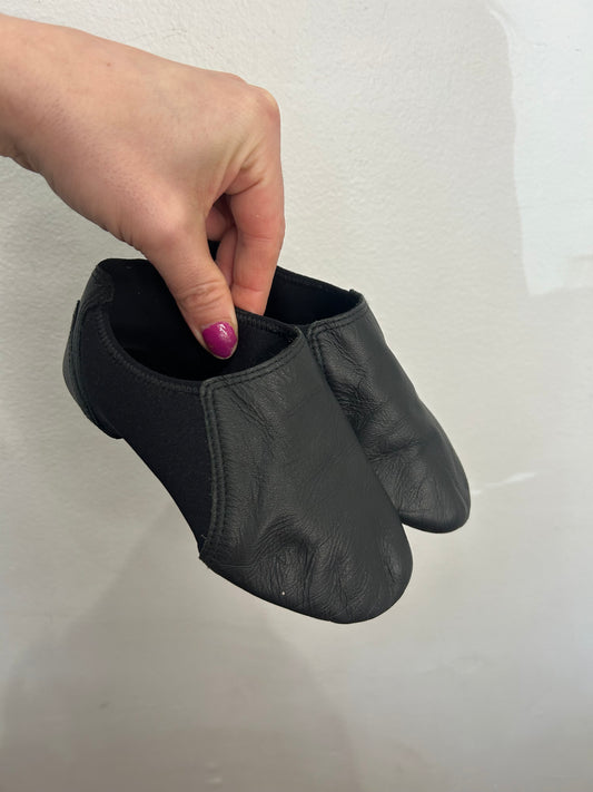 C13 Bloch jazz shoes (dance size 4)