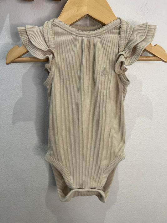 Beige frilly set 3-6m