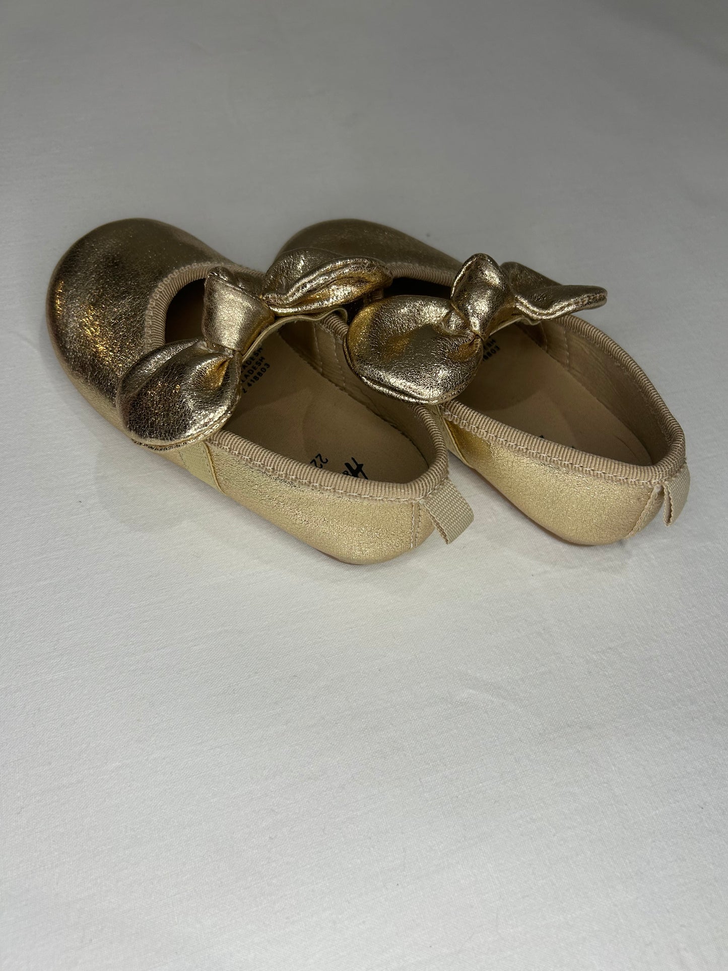 C6  Gold maryjanes