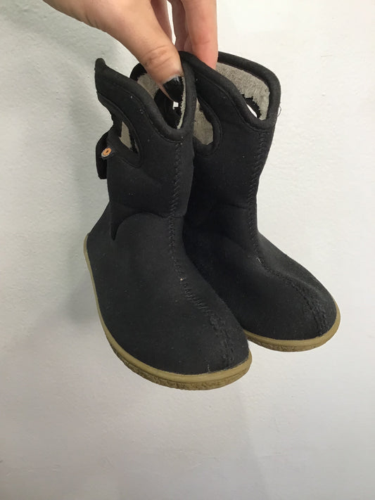 C9 black short Bogs