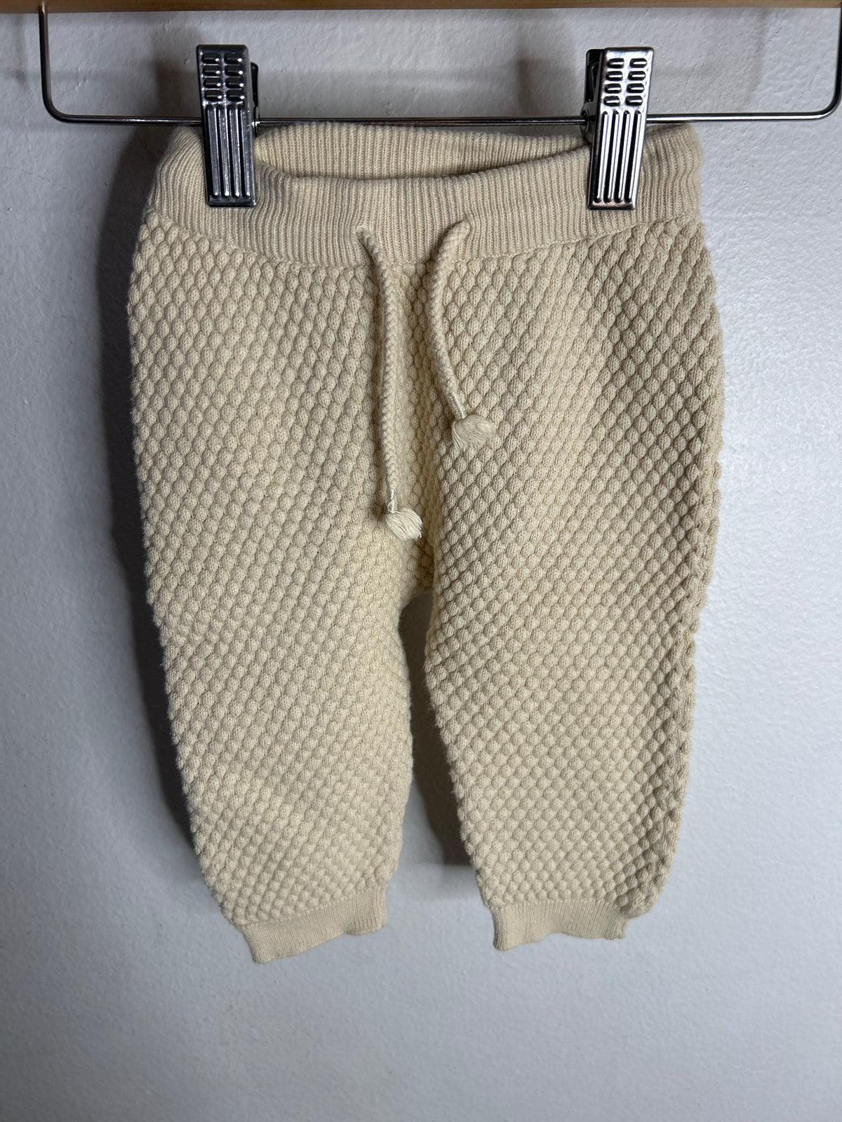 Cream diamond sweater pants 2-4m