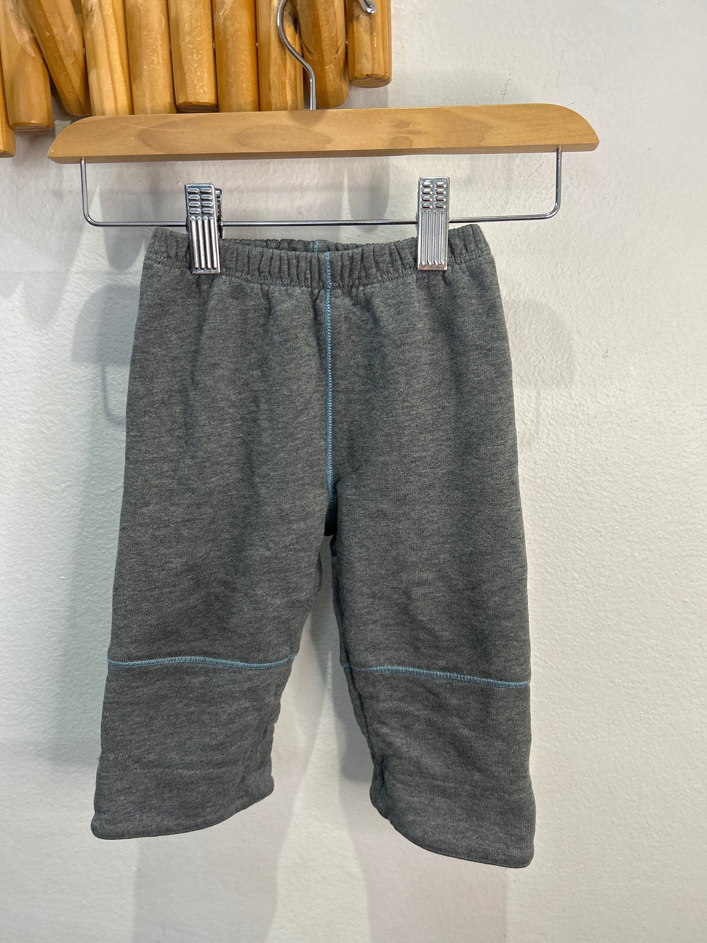 Kangaroo bum pants 6m
