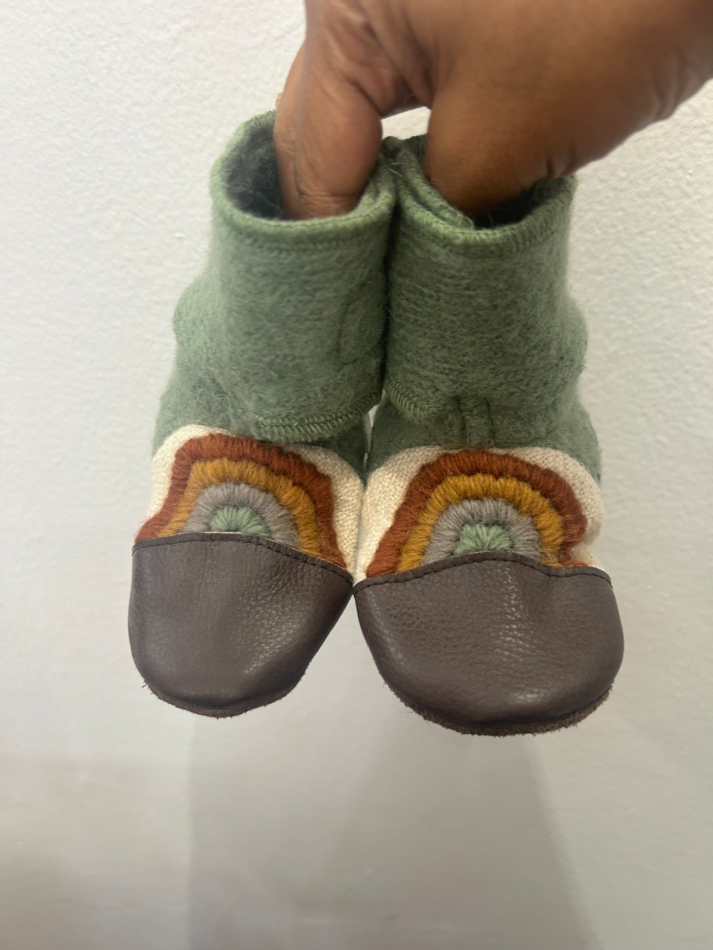 C4 (6-12m) Nooks green booties