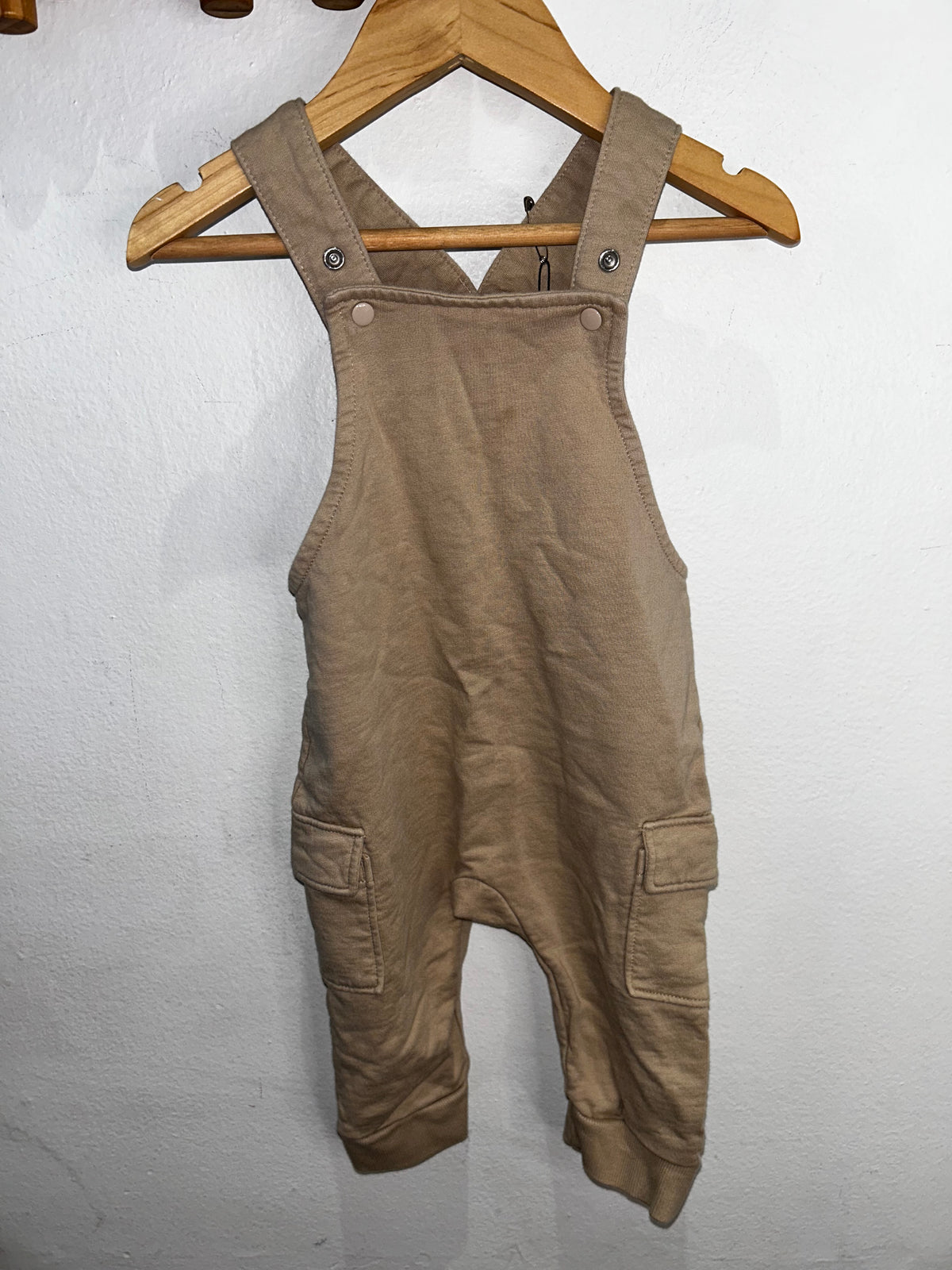 Beige romper 6-9m