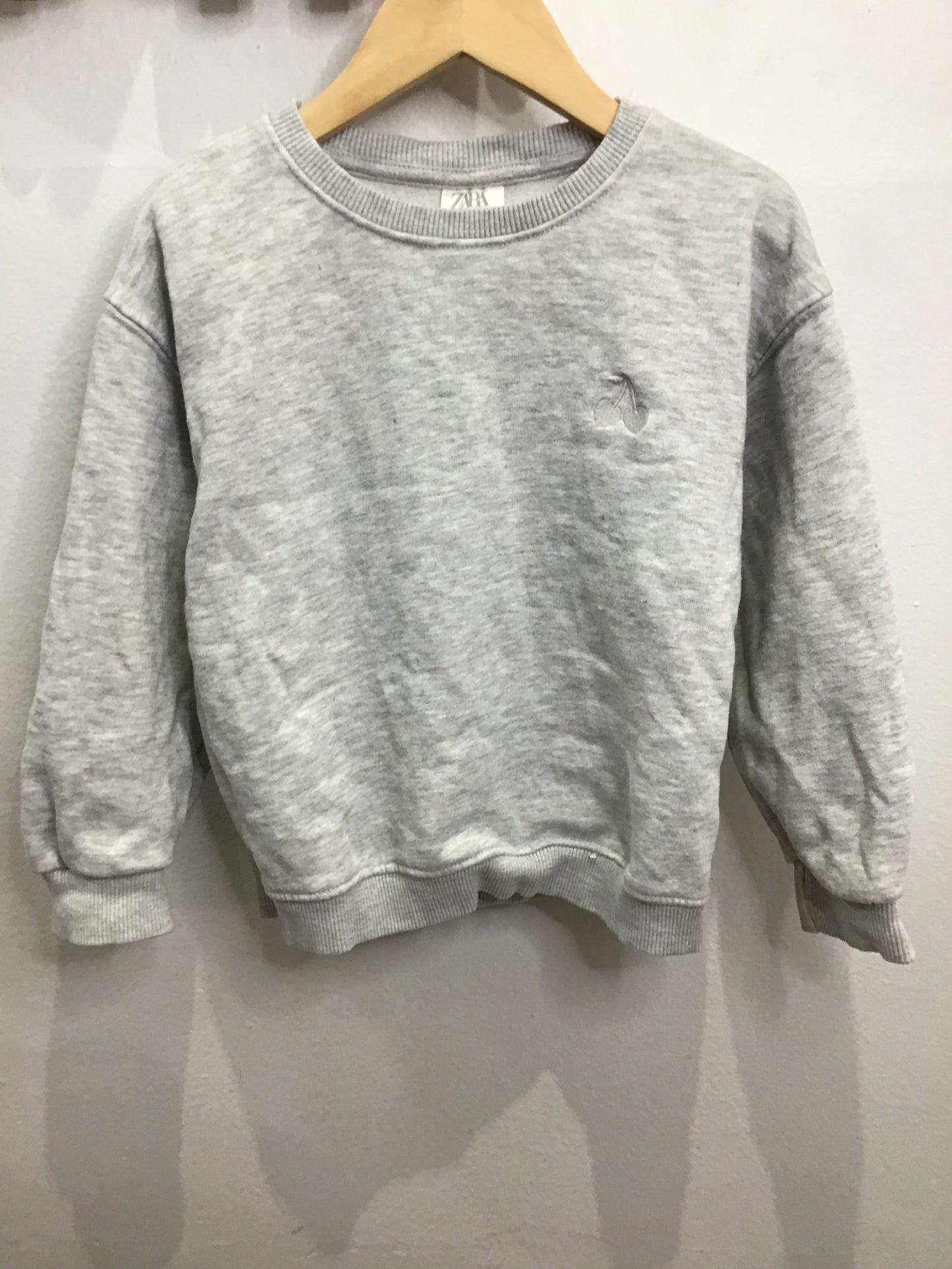 Pullover grey cherry detail 4-5y