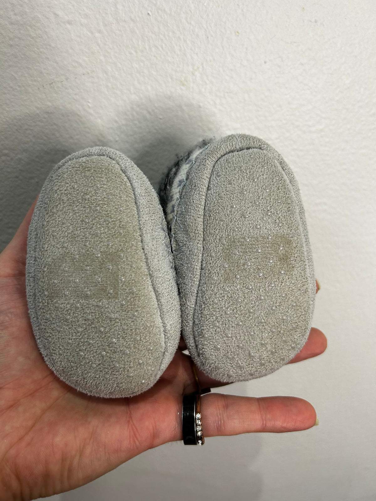 Mukluks knit booties 0-6m